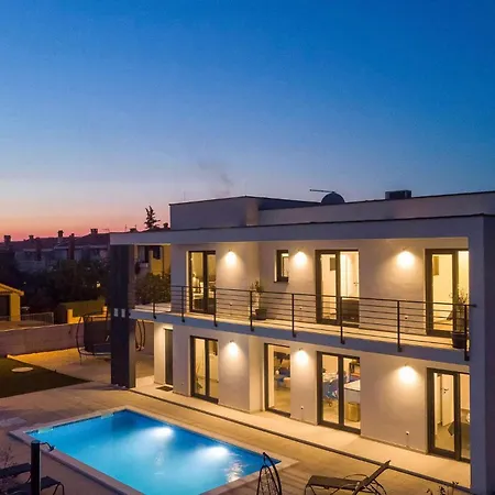 Nyaraló Madis Zára