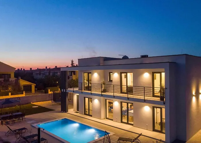 Nyaraló Madis Zára